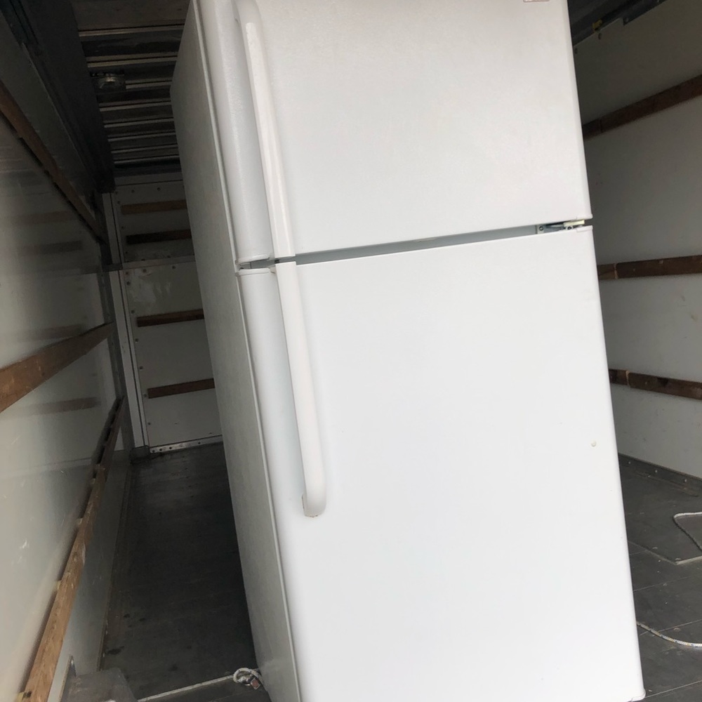 Refrigerator - Picture 3 of 5